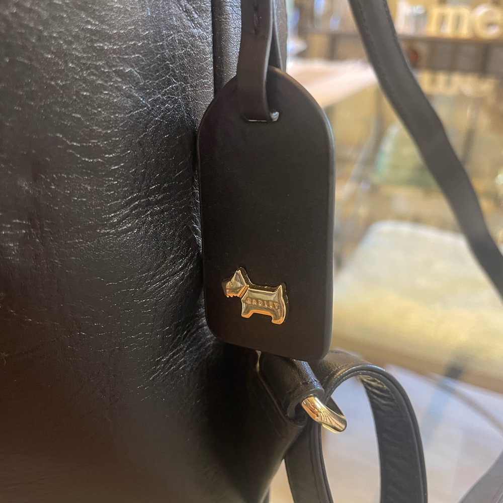 ☀️❤️☀️ RADLEY LONDON Black Leather Backpack with Gold Accents! - Picture 5 of 14